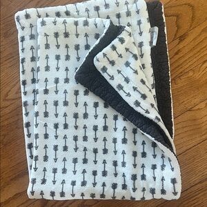 Cozy Arrow Pattern Kids Blanket